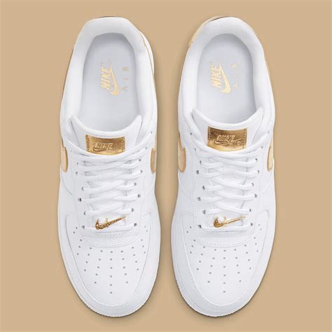 nike air force met goud|nike air force 1 low metallic.